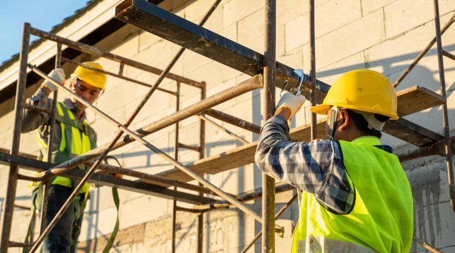 Professional gutter cleaning in Kerman, CA